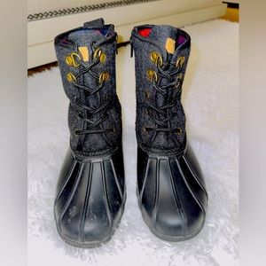 TOMMY HILFIGER WOMANS WATERPROOF DUCK BOOTS SIZE 4 BLACK